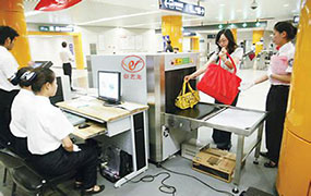 全國(guó)軌道交通、快遞等行業(yè)發(fā)展迅速，快遞X光安檢機(jī)出招！